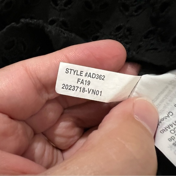 J. Crew Medium Black 💯 Cotton Cap Sleeve Eyelet Button Down Career Blouse O - Picture 4 of 5